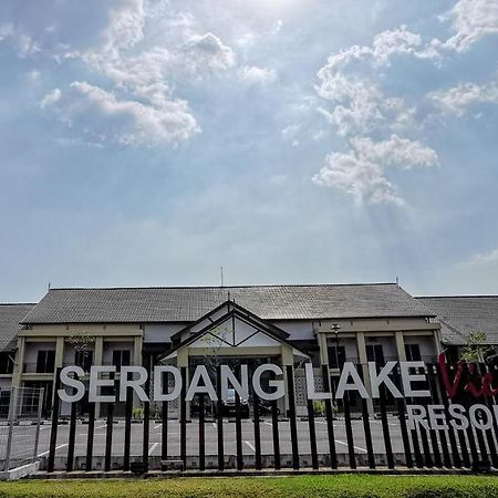 Serdang Lake View Resort Sungai Kechil Esterno foto