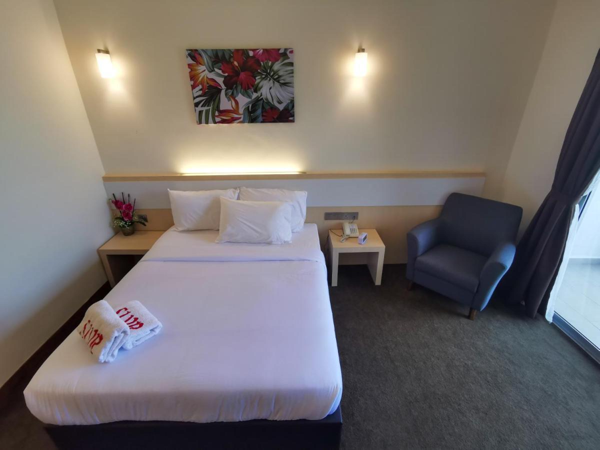 Serdang Lake View Resort Sungai Kechil Esterno foto