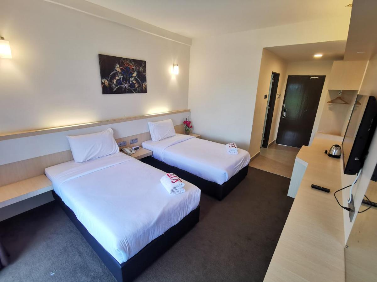 Serdang Lake View Resort Sungai Kechil Esterno foto