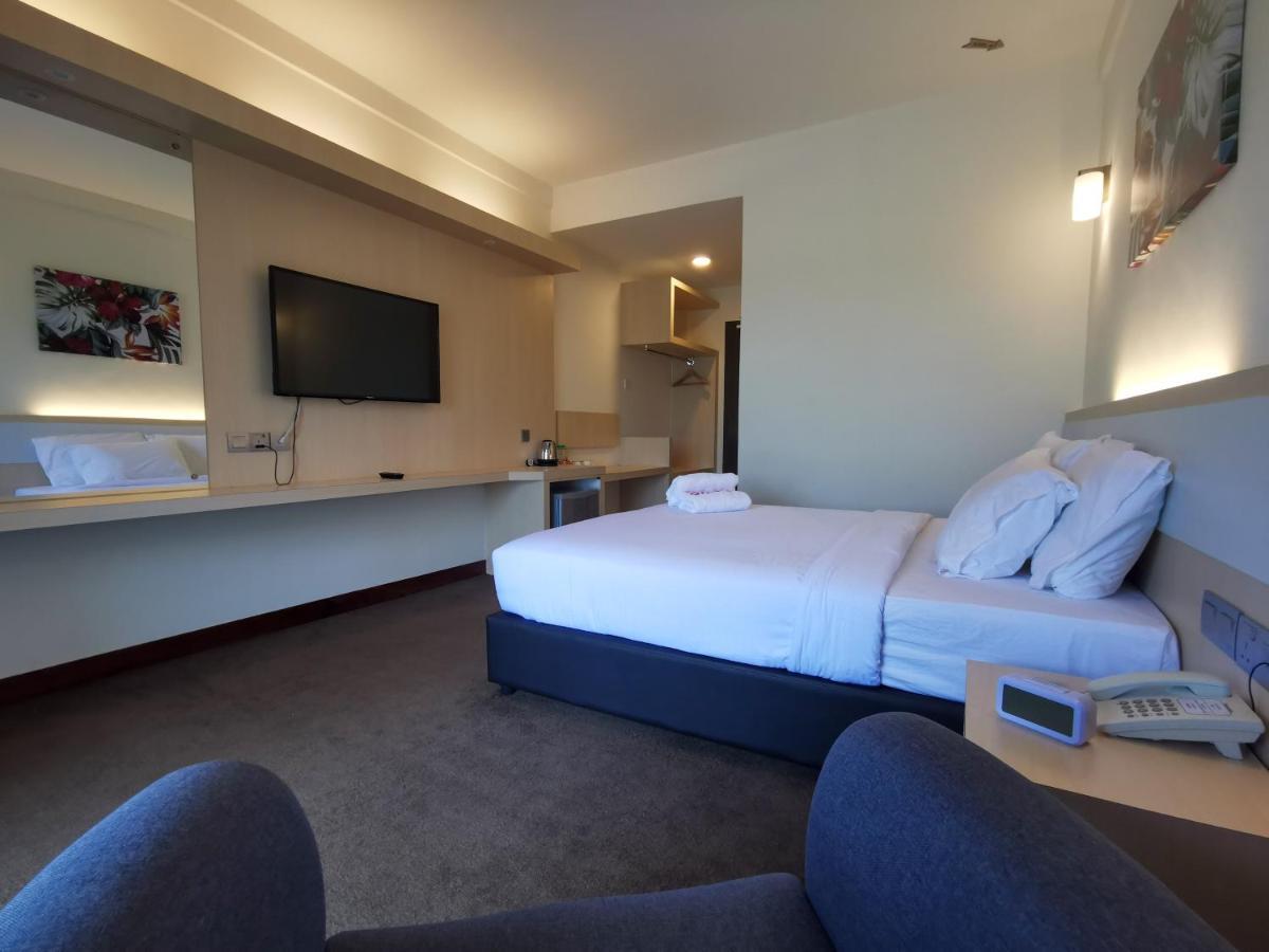 Serdang Lake View Resort Sungai Kechil Esterno foto