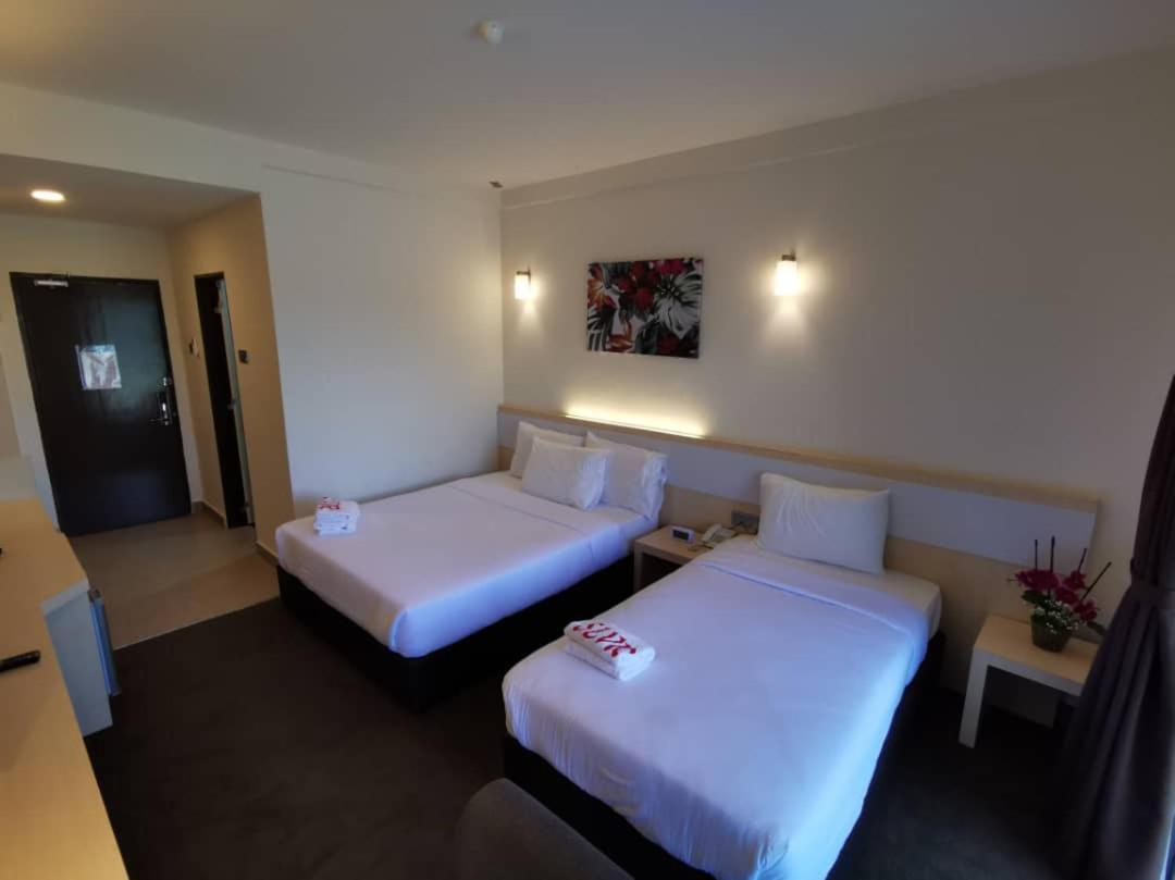 Serdang Lake View Resort Sungai Kechil Esterno foto