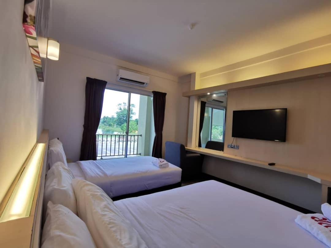 Serdang Lake View Resort Sungai Kechil Esterno foto