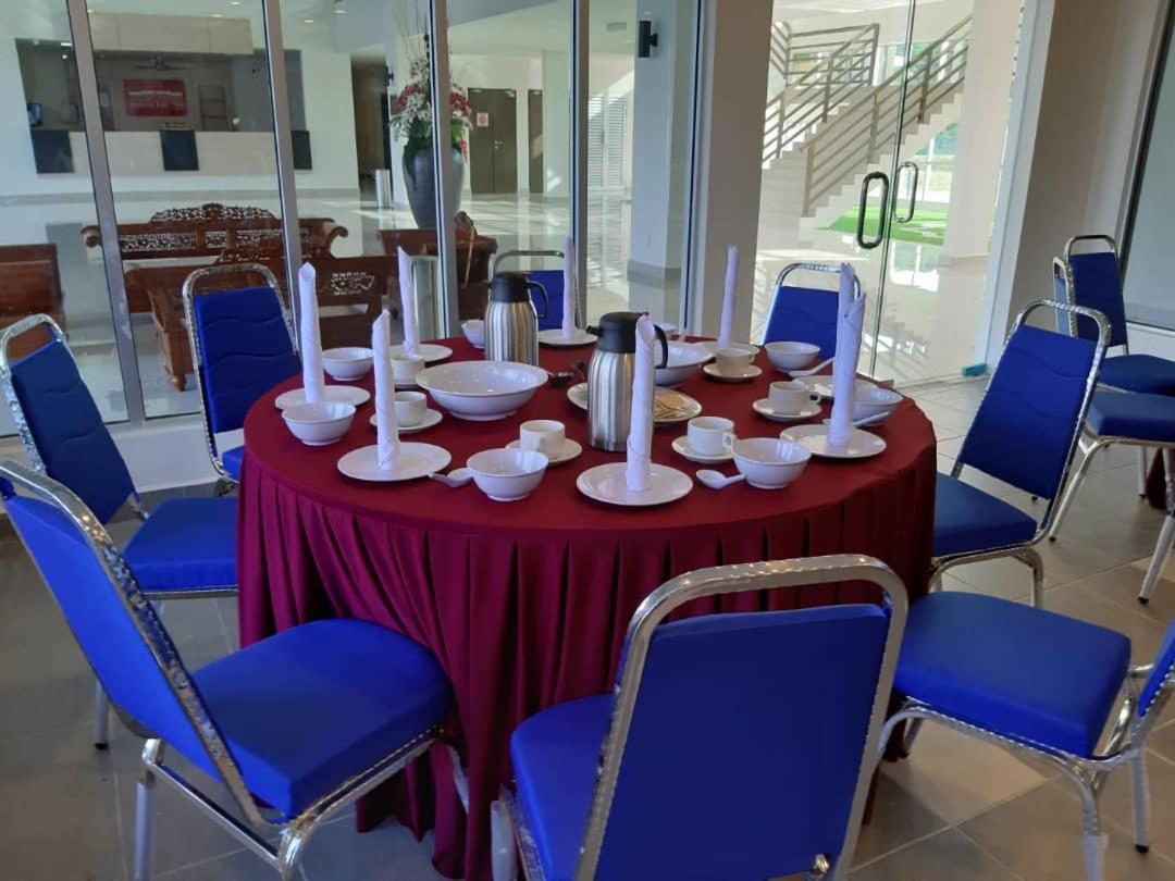 Serdang Lake View Resort Sungai Kechil Esterno foto