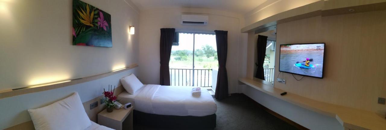 Serdang Lake View Resort Sungai Kechil Esterno foto